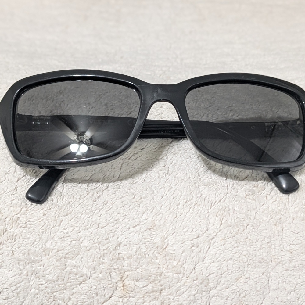 Vogue Black Sunglasses Rectangular Frame Sleek De… - image 5